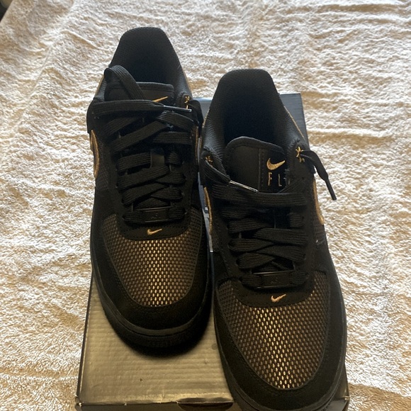 EUC. Nike Air (AirForce 1) women’s size 5.5. Youth size 4. - Picture 2 of 12